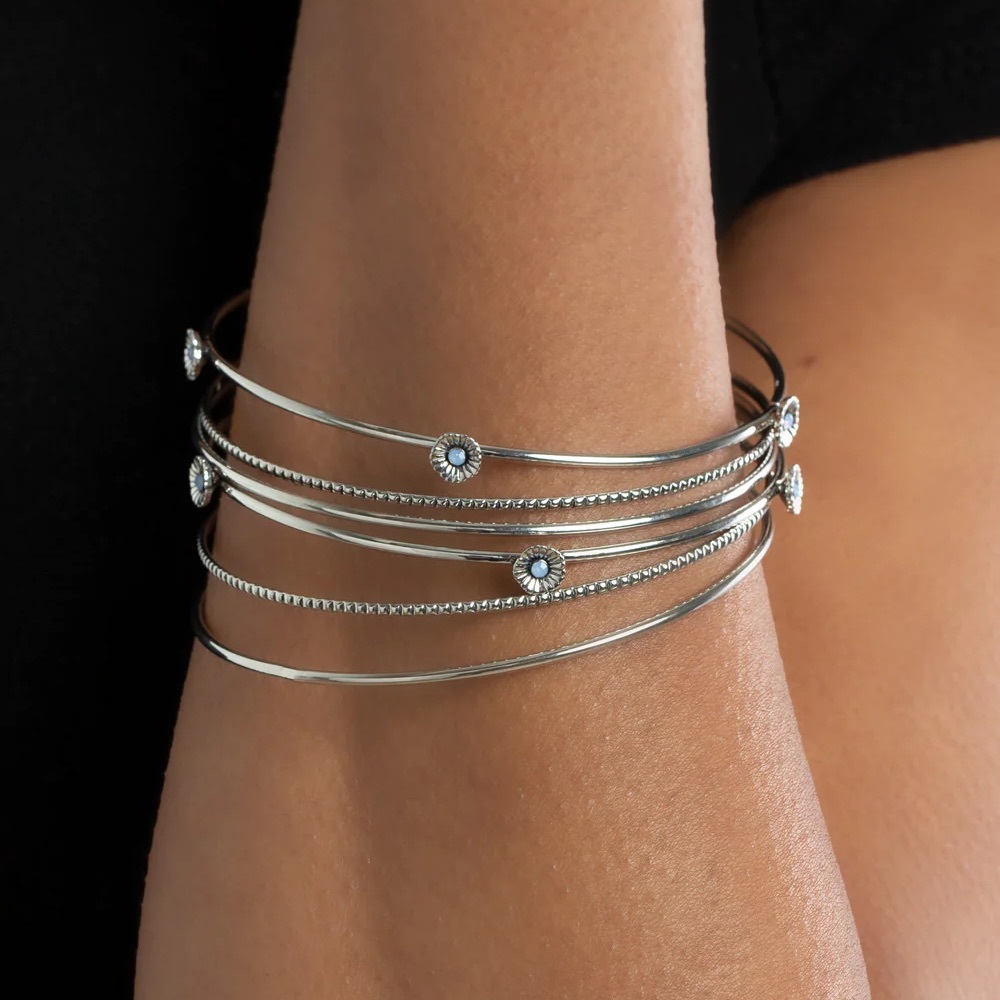 ❤️‍🔥5/$25❤️‍🔥 Flawlessly Floral Blue Bracelet